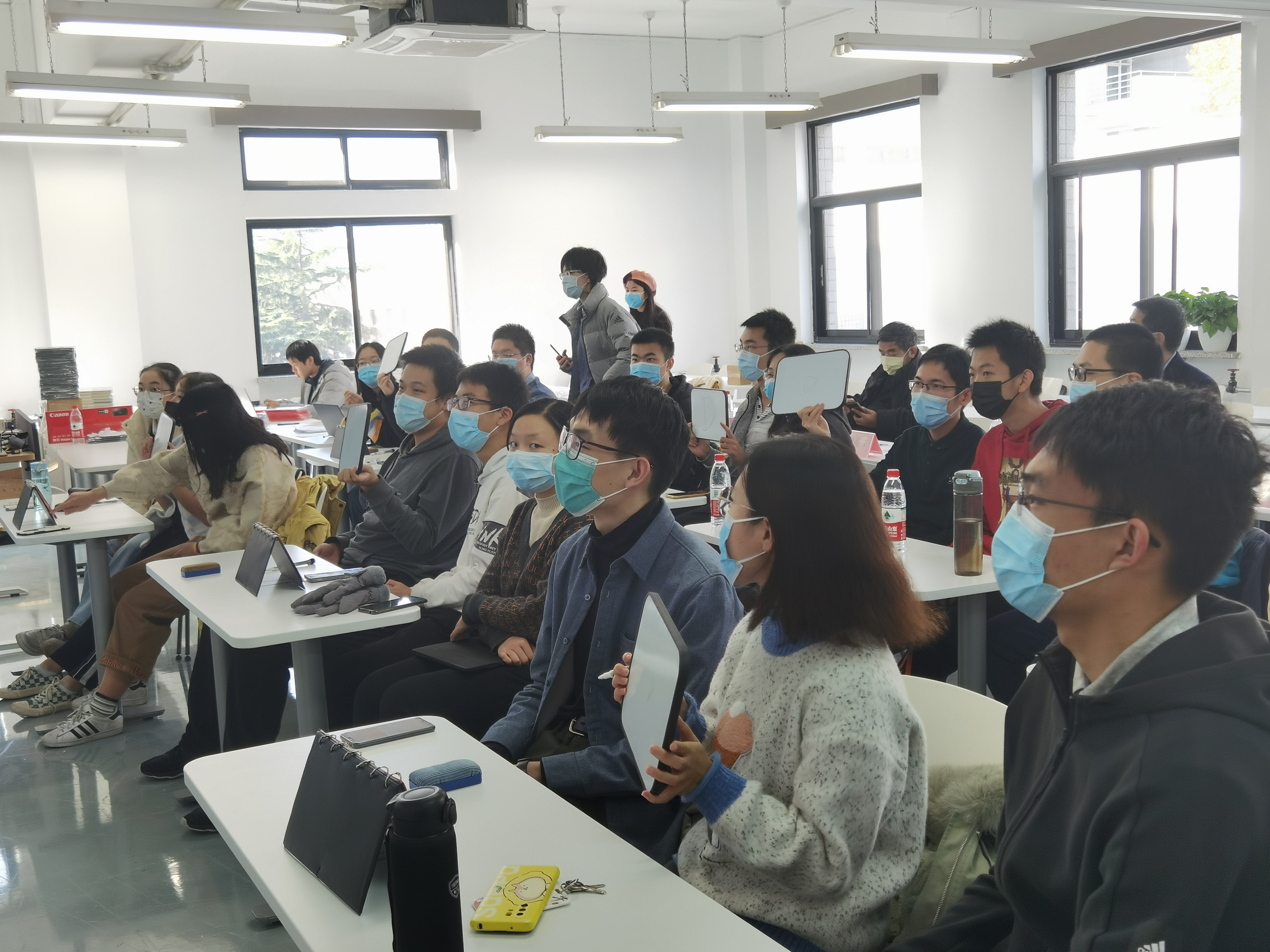 《20211121-红烛新火 | 乐鱼在线平台第二十三届大学生人文知识竞赛圆满落幕-文素基地-竞赛现场》.jpg