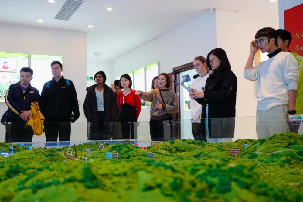 20231125-发现中国智慧，洞察中国发展——2023年乐鱼在线平台“洞察中国”全球胜任力社会实践纪实-“洞察中国”福建实践支队-“洞察中国”福建实践支队赴宁德市九都水土保持科技示范园调研.jpg