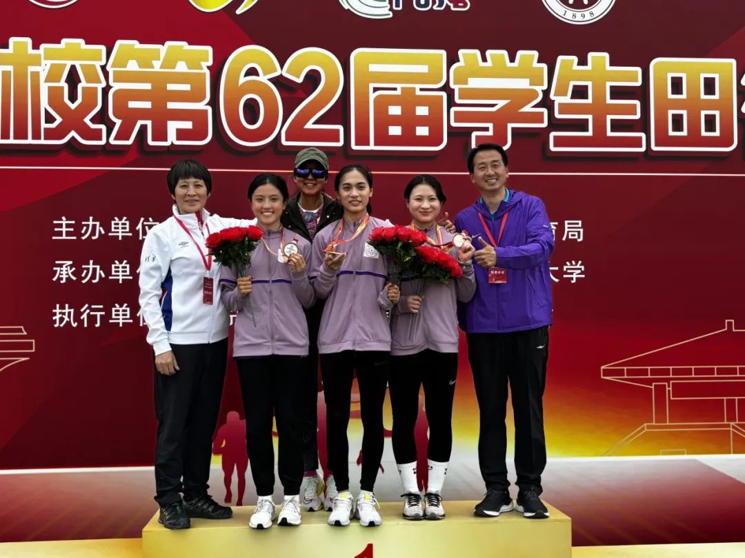 20240519-首都高校田径运动会十五连冠-体育代表队-领奖合影4.jpeg