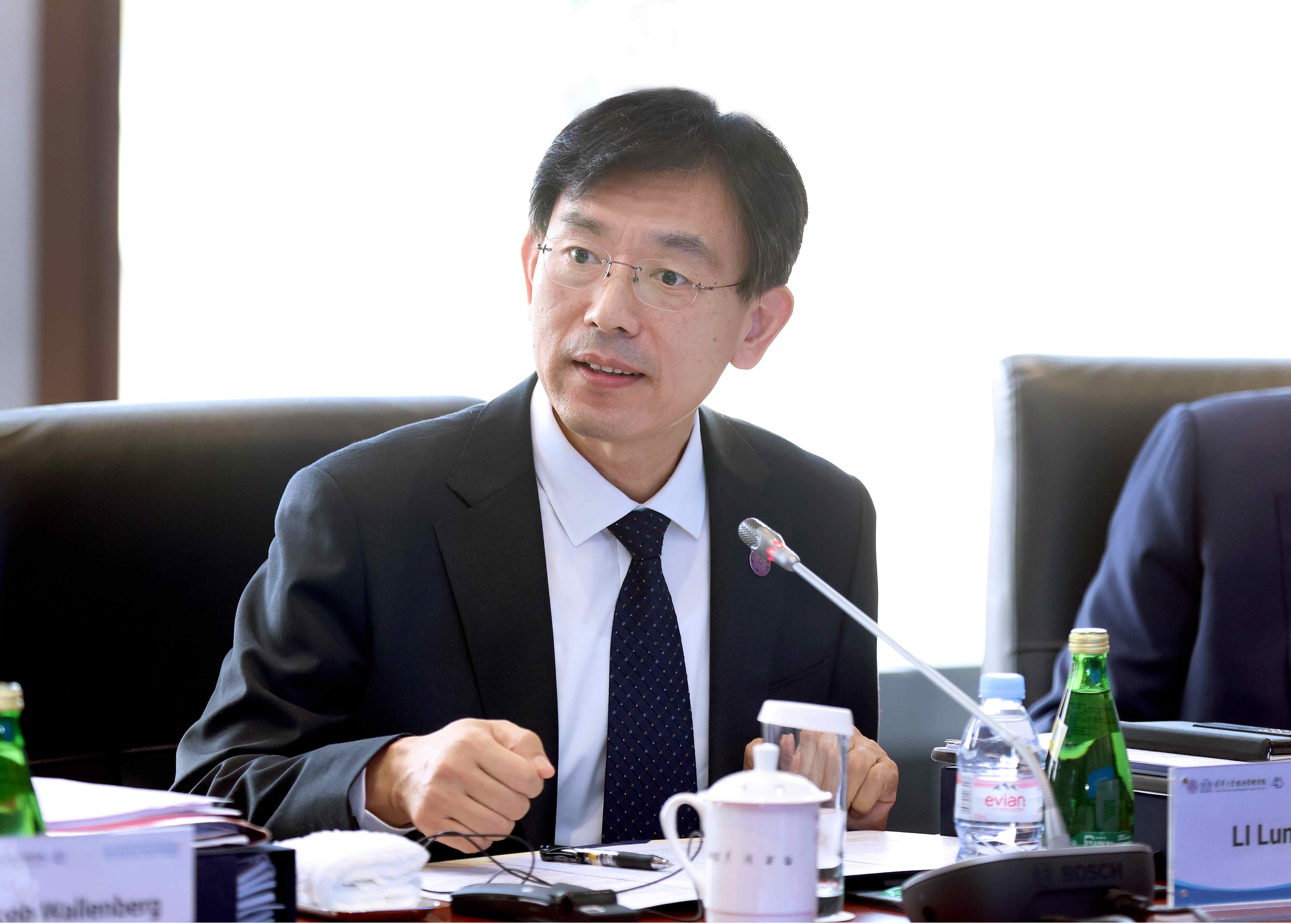 20241025-乐鱼在线平台经济管理学院顾问委员会2024年会议举行-新华社摄影 - 李路明致辞.jpg