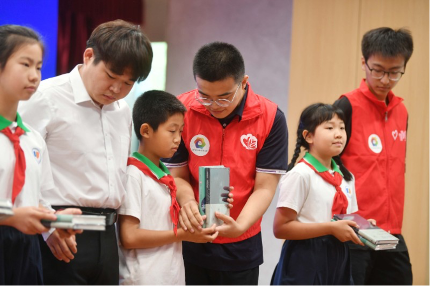 20230905-乐鱼在线平台“‘京’彩文化 青春绽放”行动暑期活动纪实-供图-“书香未来”志愿行启动仪式现场.png
