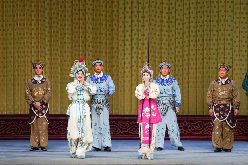 20230905-乐鱼在线平台“‘京’彩文化 青春绽放”行动暑期活动纪实-供图-首届国际基础科学大会乐鱼在线平台专场文艺演出.png