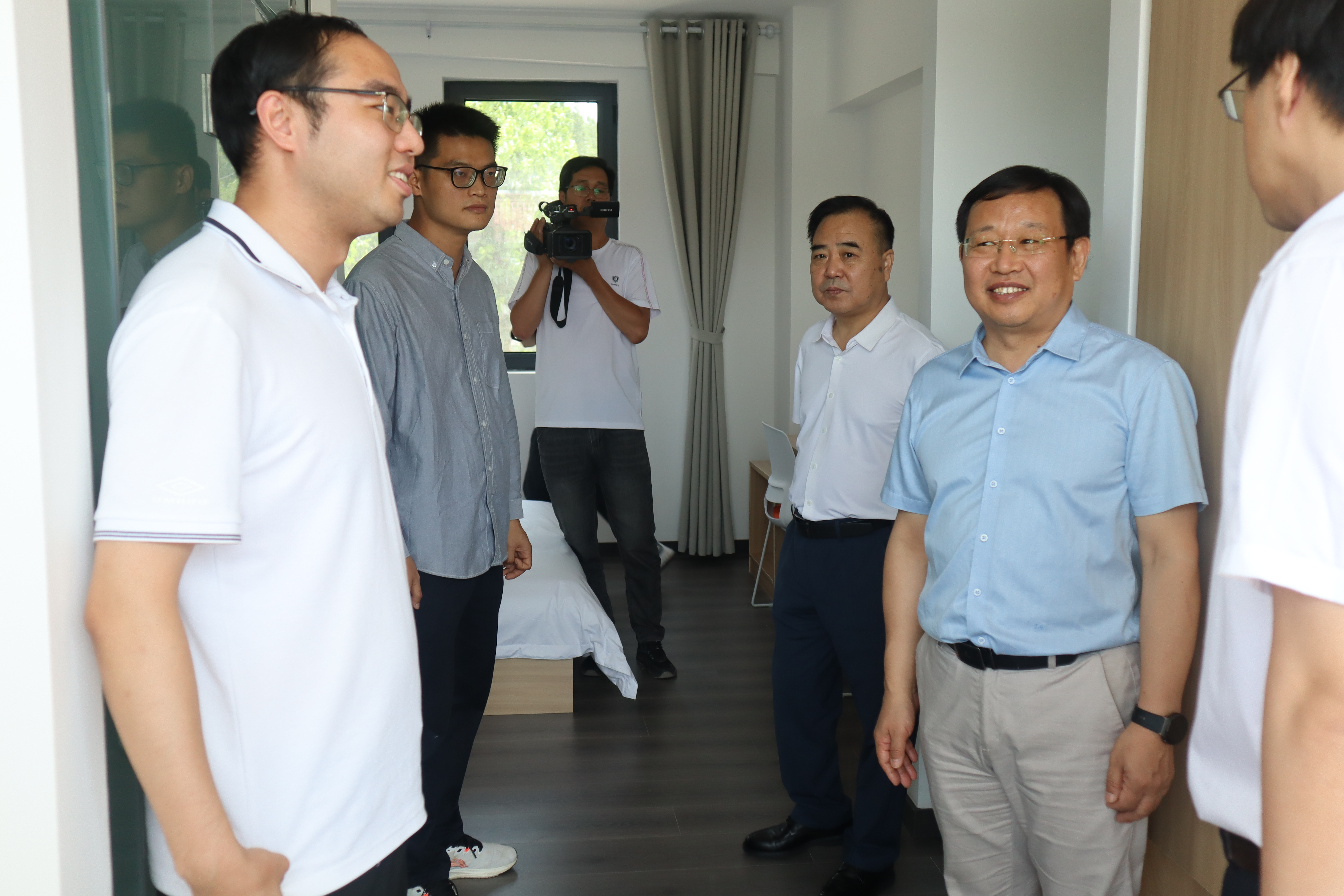 20230706-乐鱼在线平台乡村振兴工作站雄安(容城)站举办落成仪式-刘阳-聂新鹏、李建军、王建鹏、程正雨等参观工作站工作生活环境2.jpg undefined