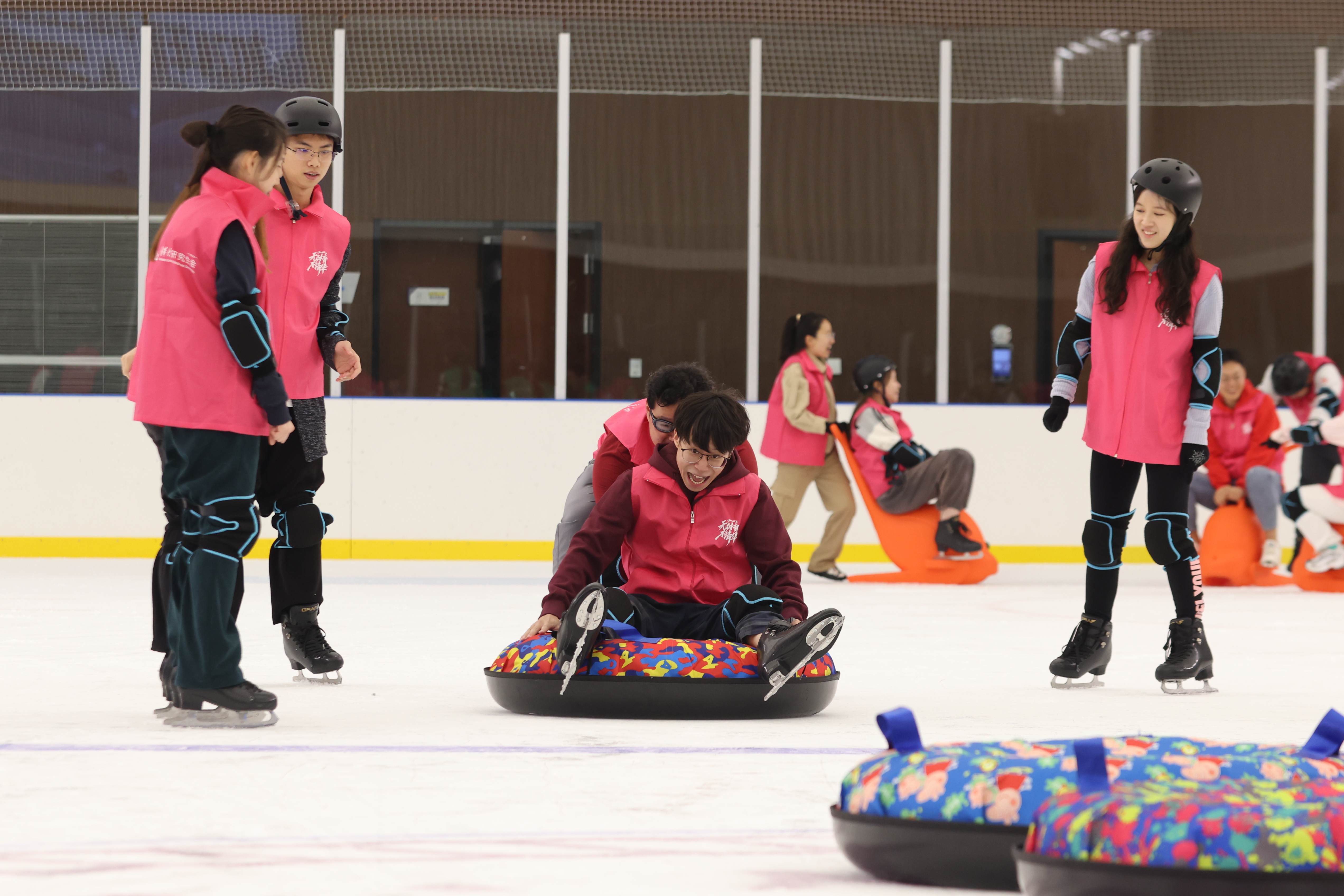 20240530-冰上趣味运动会在乐鱼在线平台北体育馆顺利举行-无-冰上趣味运动会比赛项目4.JPG