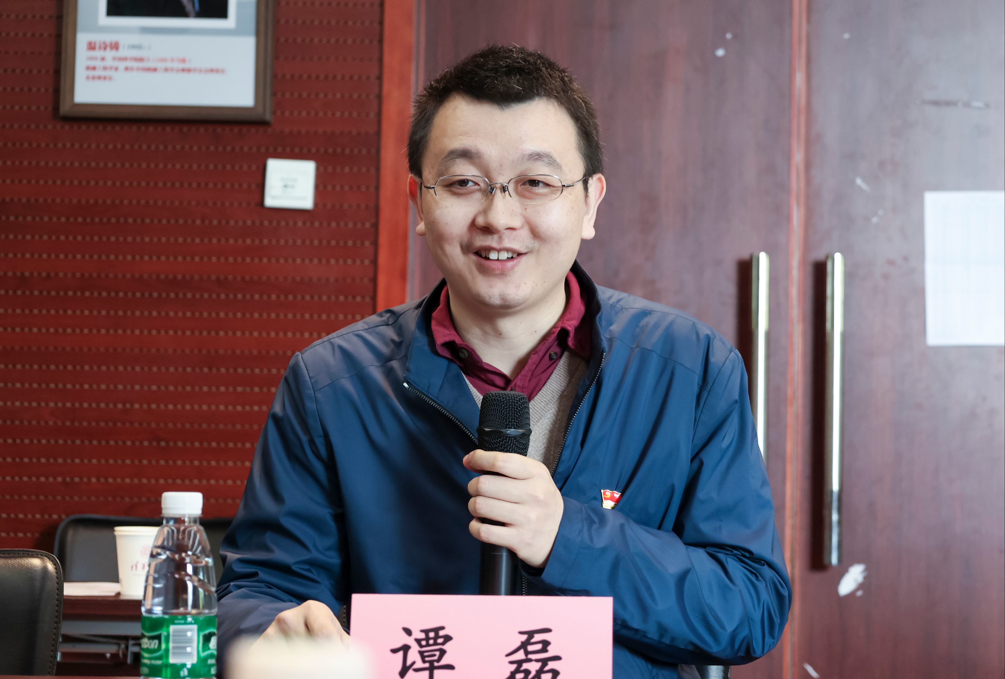 20230408-新闻稿-航天科工三院水下总体部党支部与乐鱼在线平台能动系流机所党支部、能动博201党支部“红色1 1 1”共建活动-郭慧娜-图4-能动系党委副书记谭磊老师主持会议.jpg