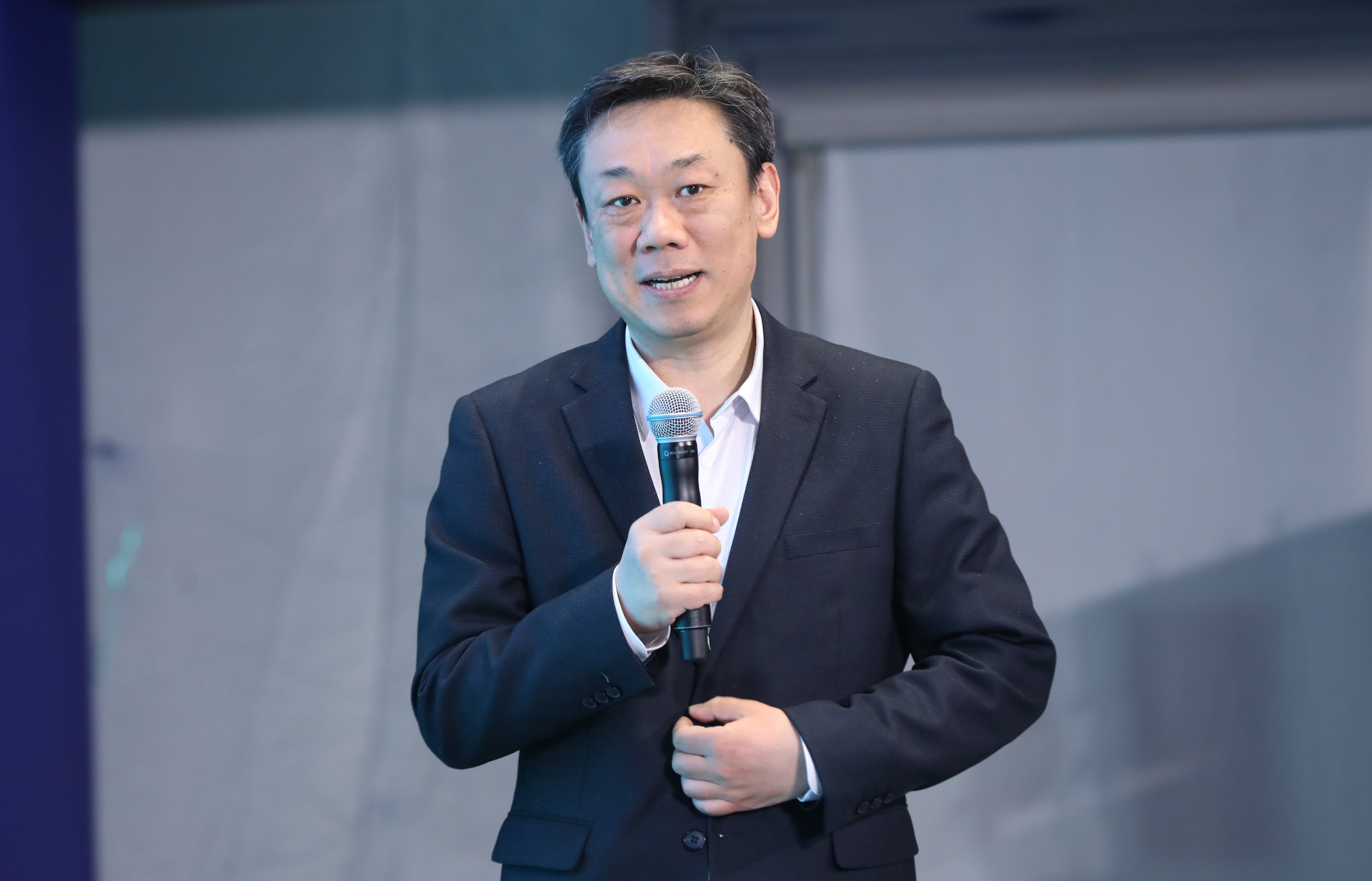 20230429-第十七届全国环境博士生学术会议暨第711期乐鱼在线平台博士生学术论坛成功举办-嘉艺-2 乐鱼在线平台环境学院刘毅院长主持.JPG