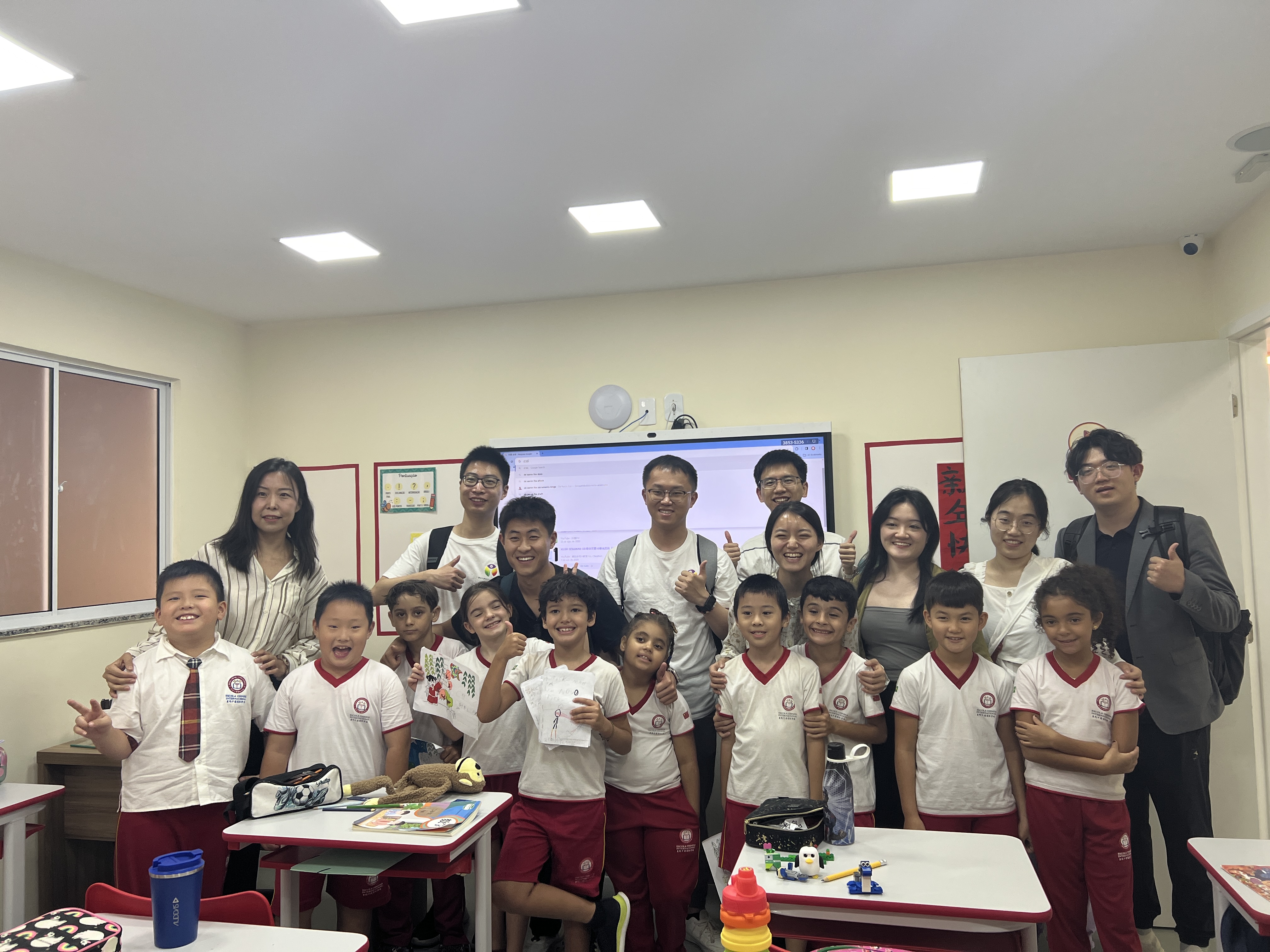 20240308-奔赴四海铸实践真知 对话世界立时代潮头——2024年乐鱼在线平台“知行计划”研究生骨干海外实践纪实-南美实践支队-支队成员在里约热内卢中国国际学校开展活动.jpg