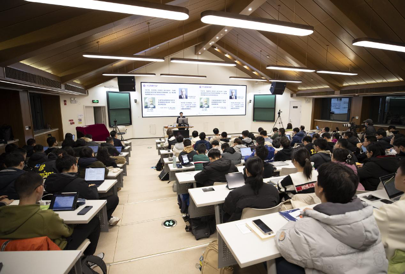 20240318-五周年,这是,清华答卷-李派 摄-乐鱼在线平台“形势与政策”课堂现场.png