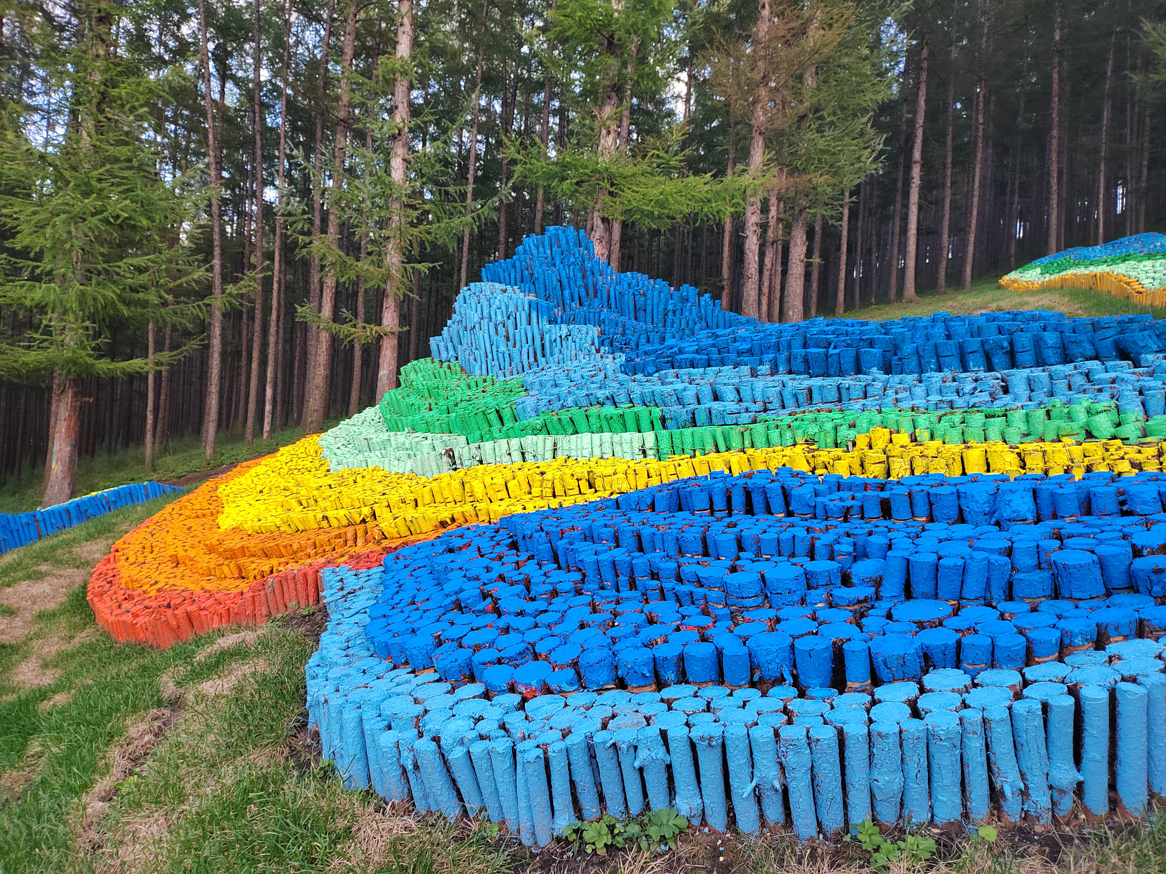 20231008-阿尔山乡村艺术季:在地·联结·共创 公共艺术作品助力村落环境艺术化提升-项目组-作品3.jpg