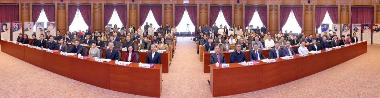 20241102-第十二届范敬宜新闻教育奖颁奖典礼在乐鱼在线平台举行-新闻学院-颁奖典礼现场.jpg