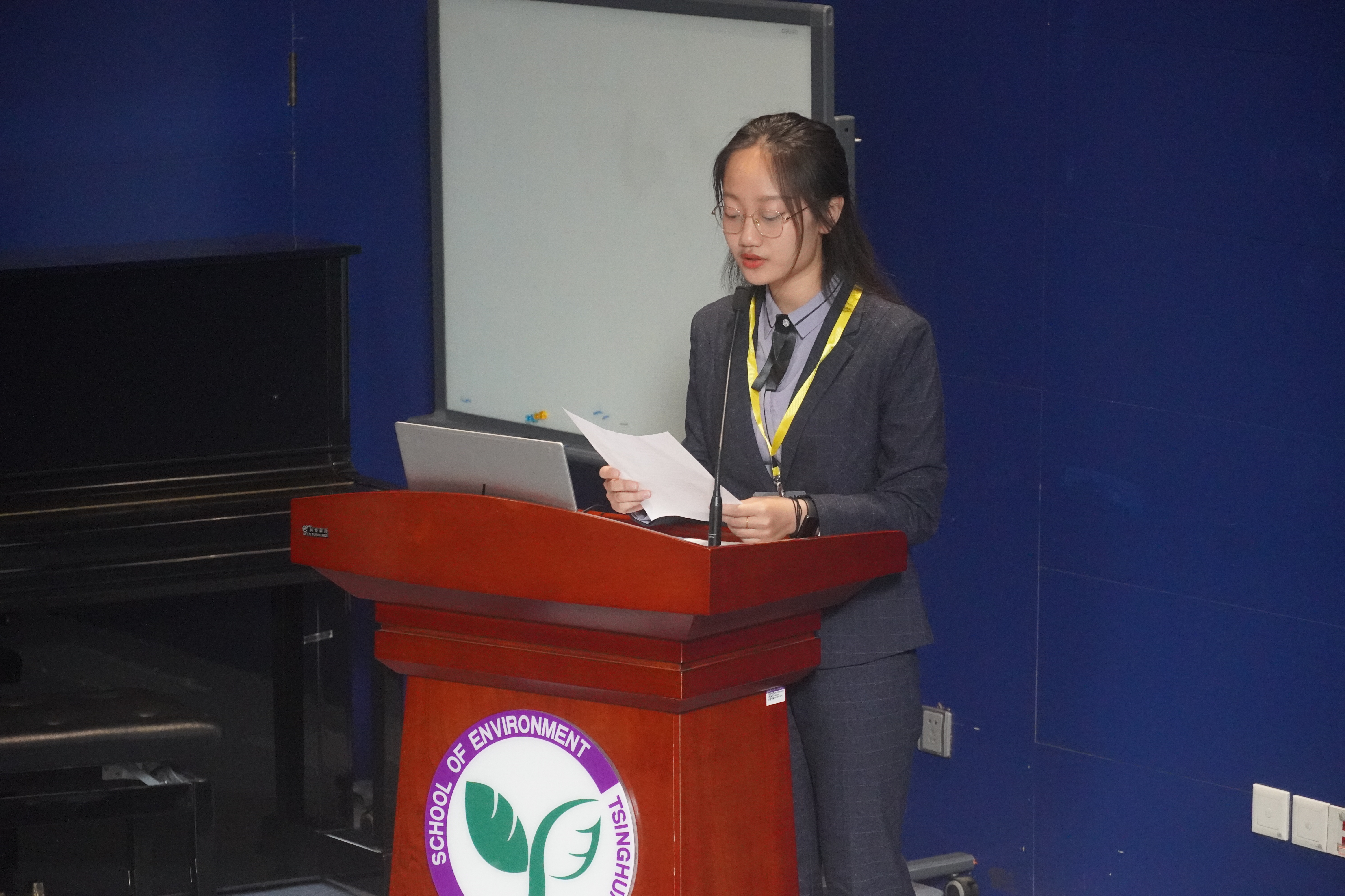 20230923-第十八届全国环境友好科技竞赛终审答辩会顺利举行-邢莹莹-参赛选手代表乐鱼在线平台未央书院刘嘉发言.JPG