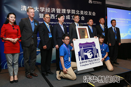4、清华经管学院北美校友会揭幕仪式合影_副本副本.jpg
