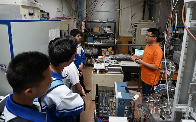 实验室参观等-贺施政摄 (2).jpg