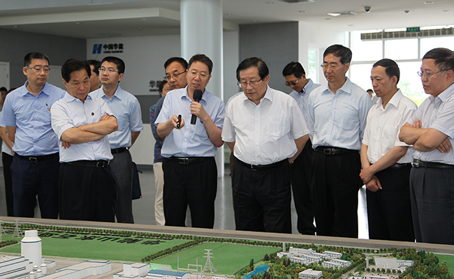 姜胜è???a同万钢同志调研高温堆示范工程 - 副本.jpg