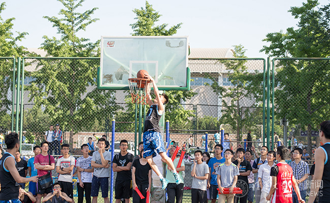 图为男篮公开训练课现???- 副本.jpg